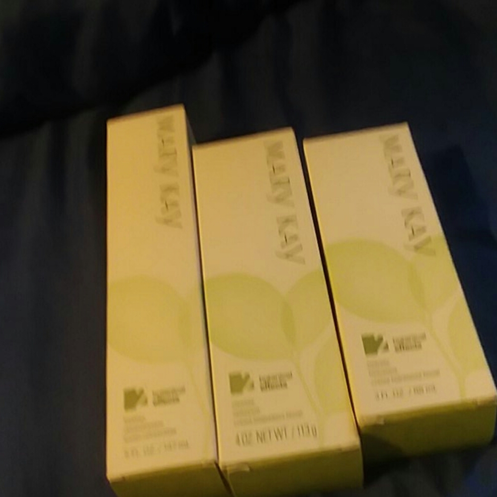 This is Mary Kay  botanical  effects  set in formu